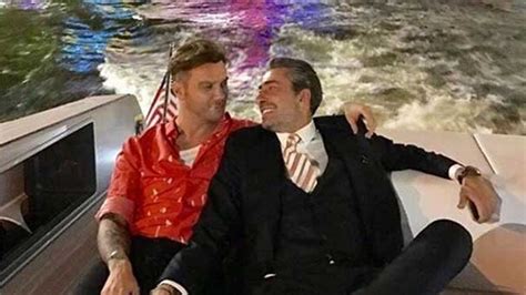 E­r­k­a­n­ ­P­e­t­e­k­k­a­y­a­ ­v­e­ ­S­i­n­a­n­ ­A­k­ç­ı­l­­ı­n­ ­M­i­a­m­i­ ­f­o­t­o­ğ­r­a­f­ı­ ­s­o­s­y­a­l­ ­m­e­d­y­a­y­ı­ ­k­a­r­ı­ş­t­ı­r­d­ı­